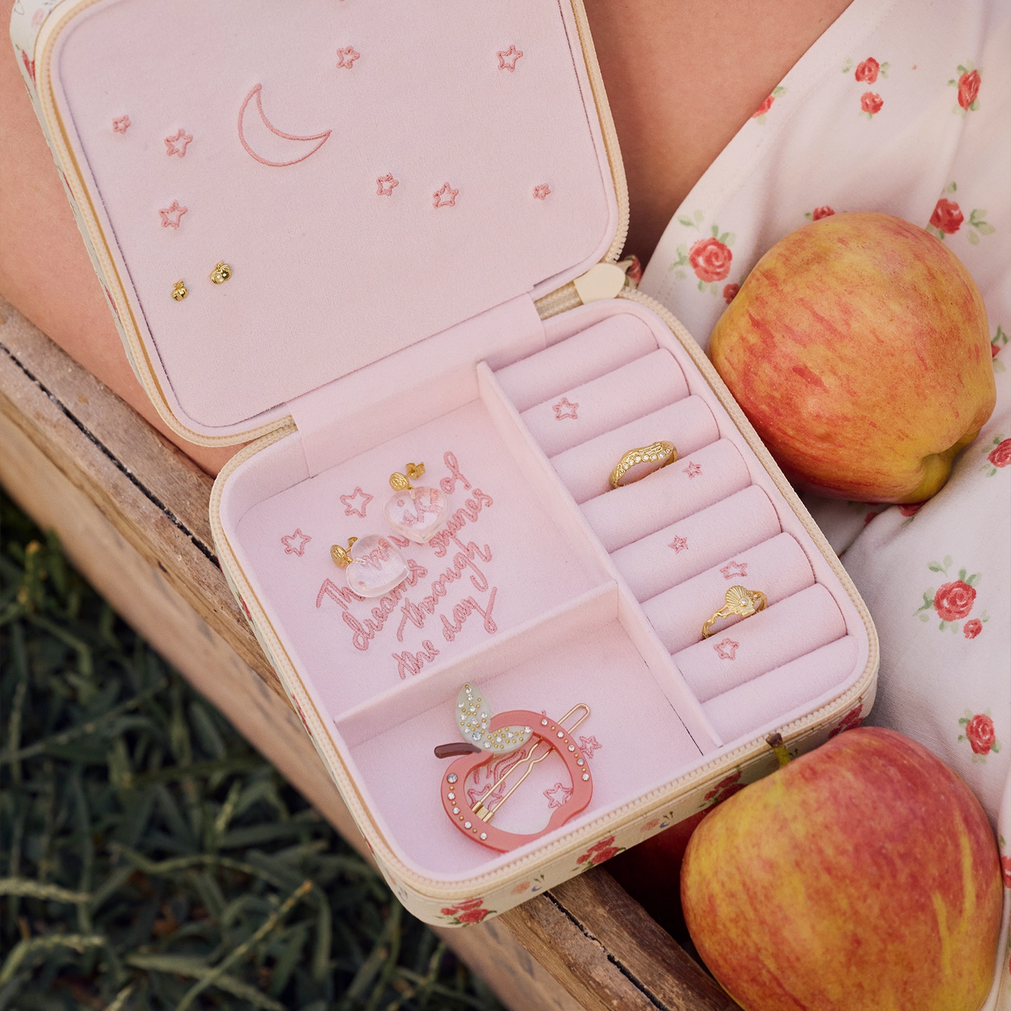 Jewelry Box Roses and Shells